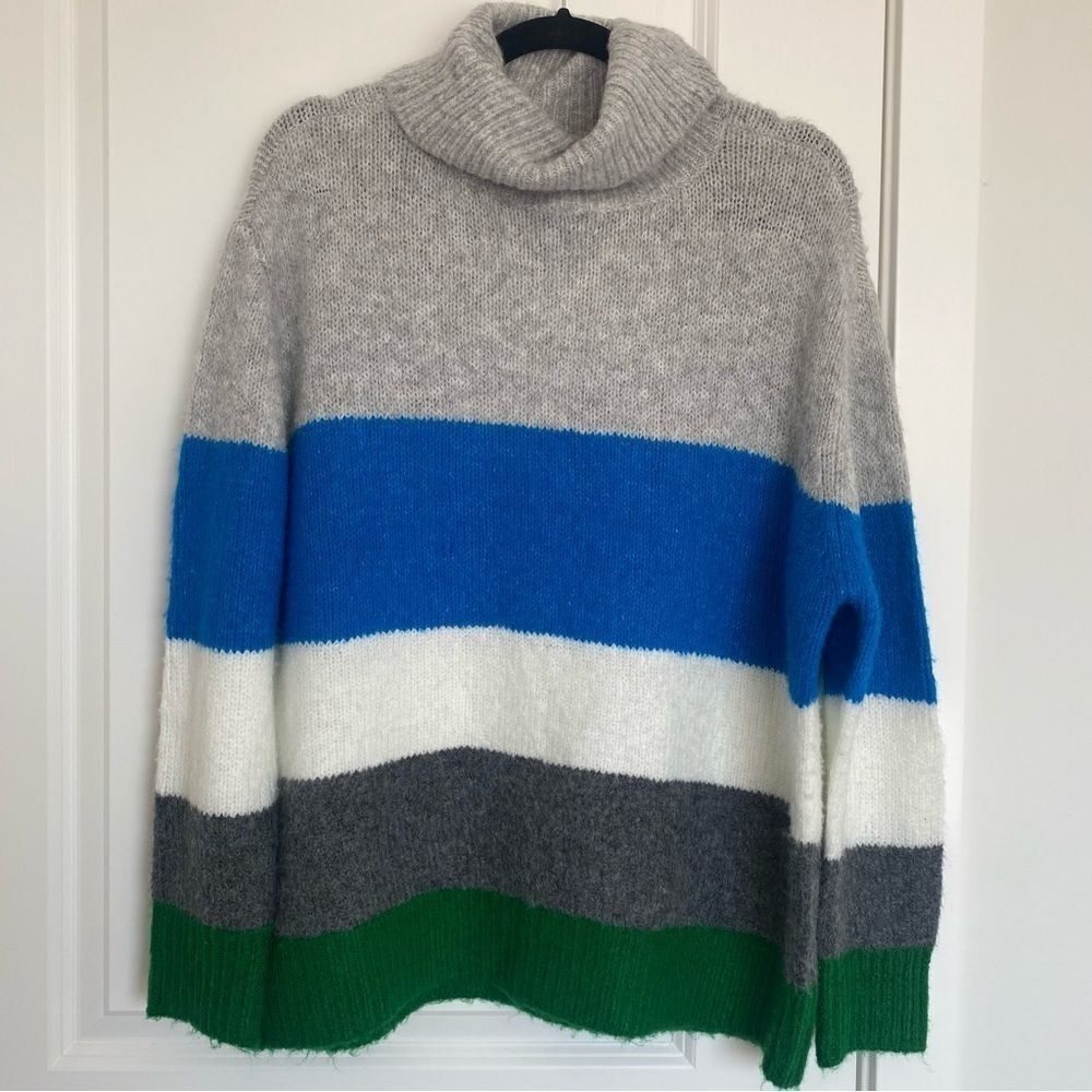 VINCE CAMUTO | Striped colour block turtleneck
